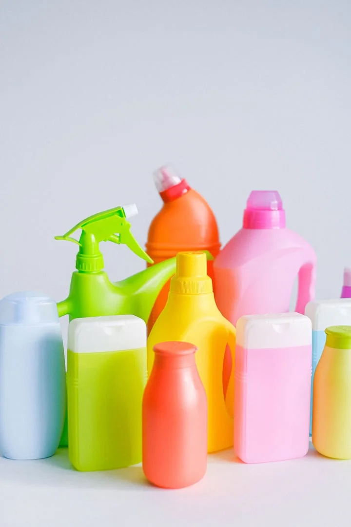 Produtos de Limpeza Profissional em Casa: Quais Compensam Mesmo (e Quais São Desperdício)
